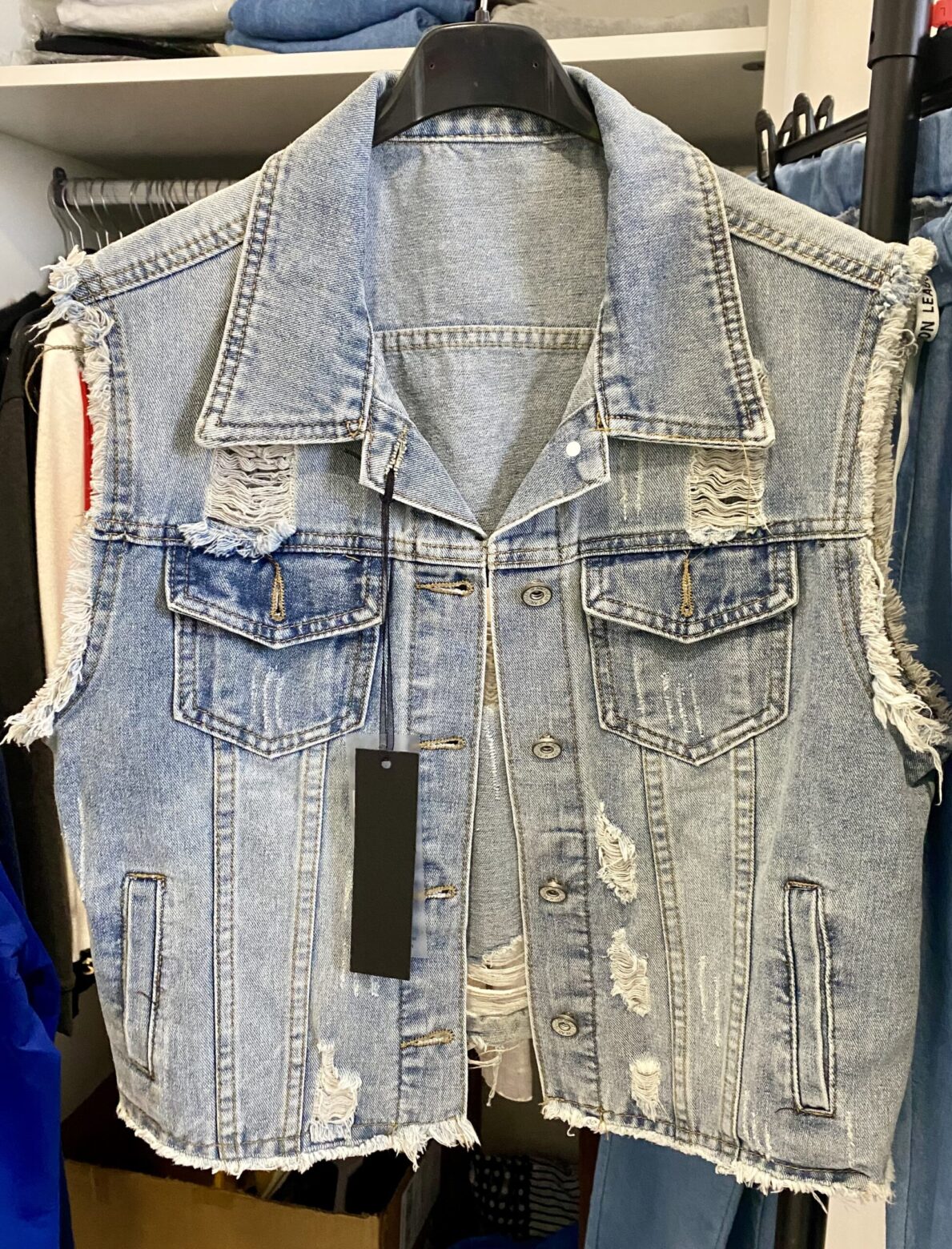Chaleco vaquero roto