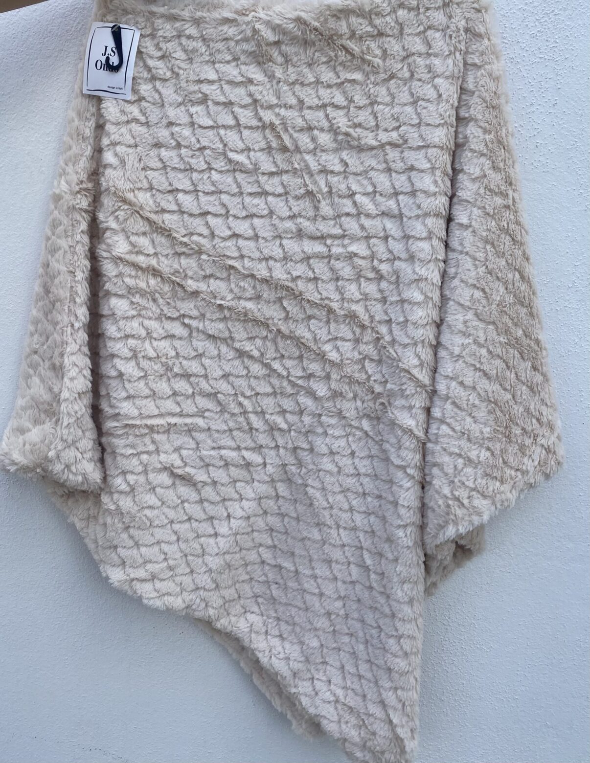 Poncho suave y calentito - Imagen 3