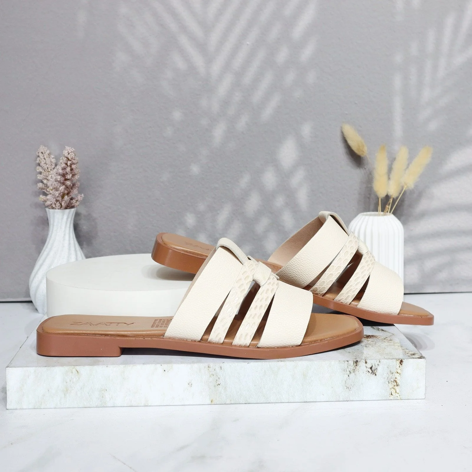 Sandalia plana para mujer 25C39-Z19